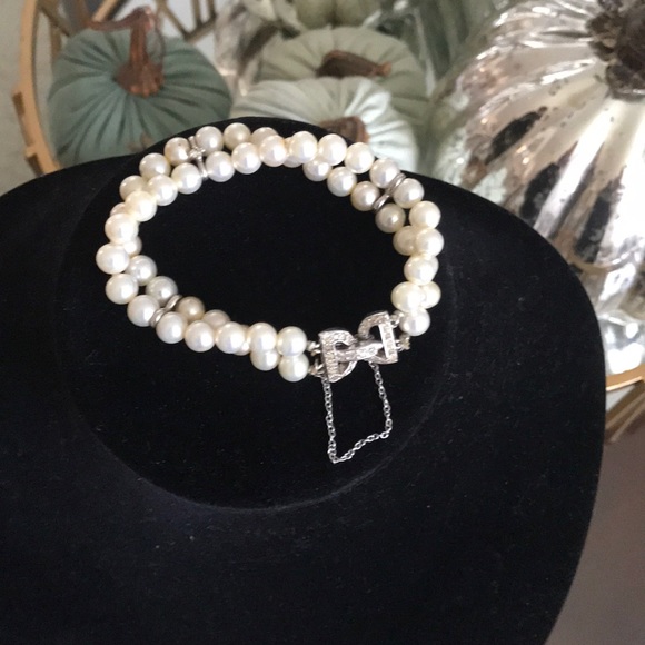 Jewelry - Sale! Stunning pearl, silver and crystal bracelet.